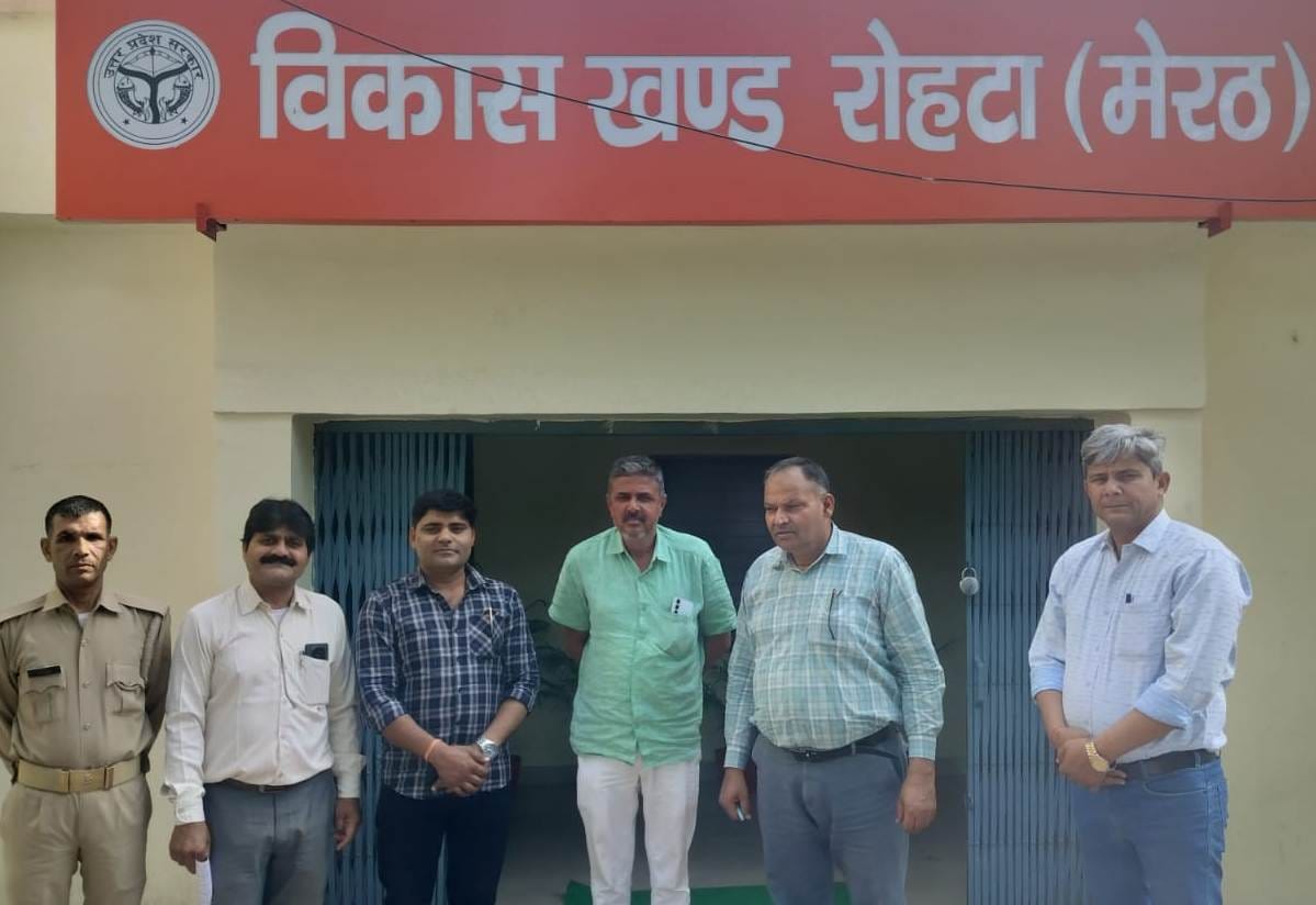 The village head donated 11 thousand rupees to the cowshed.
