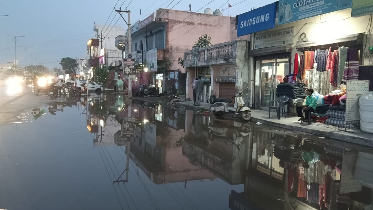 The highway in Dhandera was submerged for one and a half kilometres