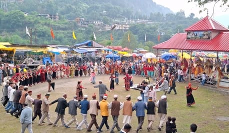 Women in traditional attire performed the Kulluvi Nati at the Sainj Fair.