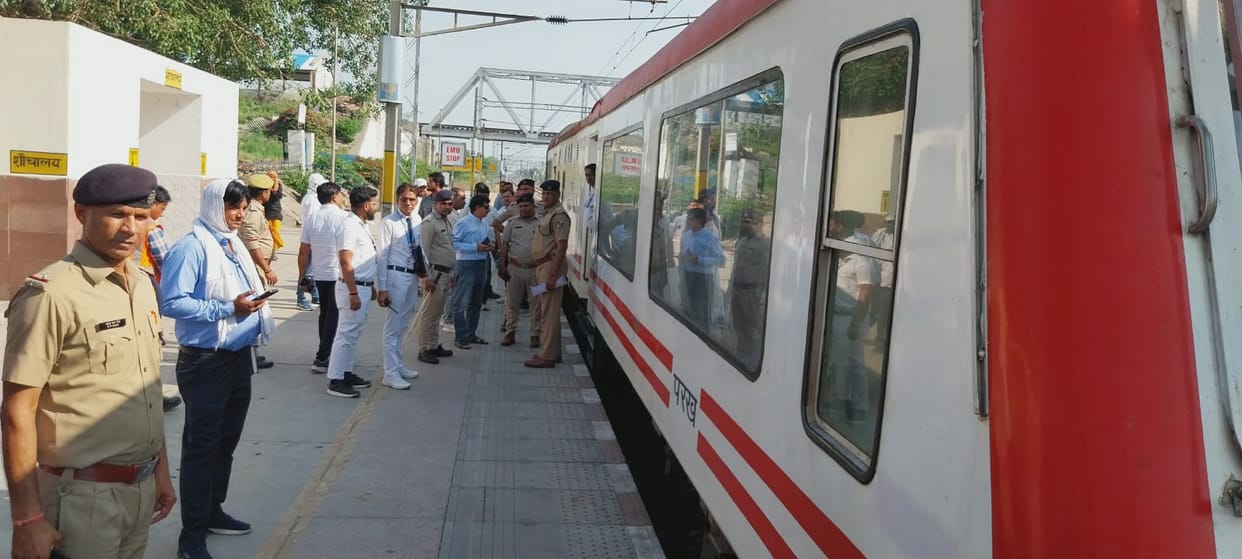 The General Manager did not get down at Hathras Junction