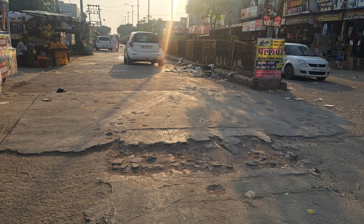 tender of 40 lakh for pit free road