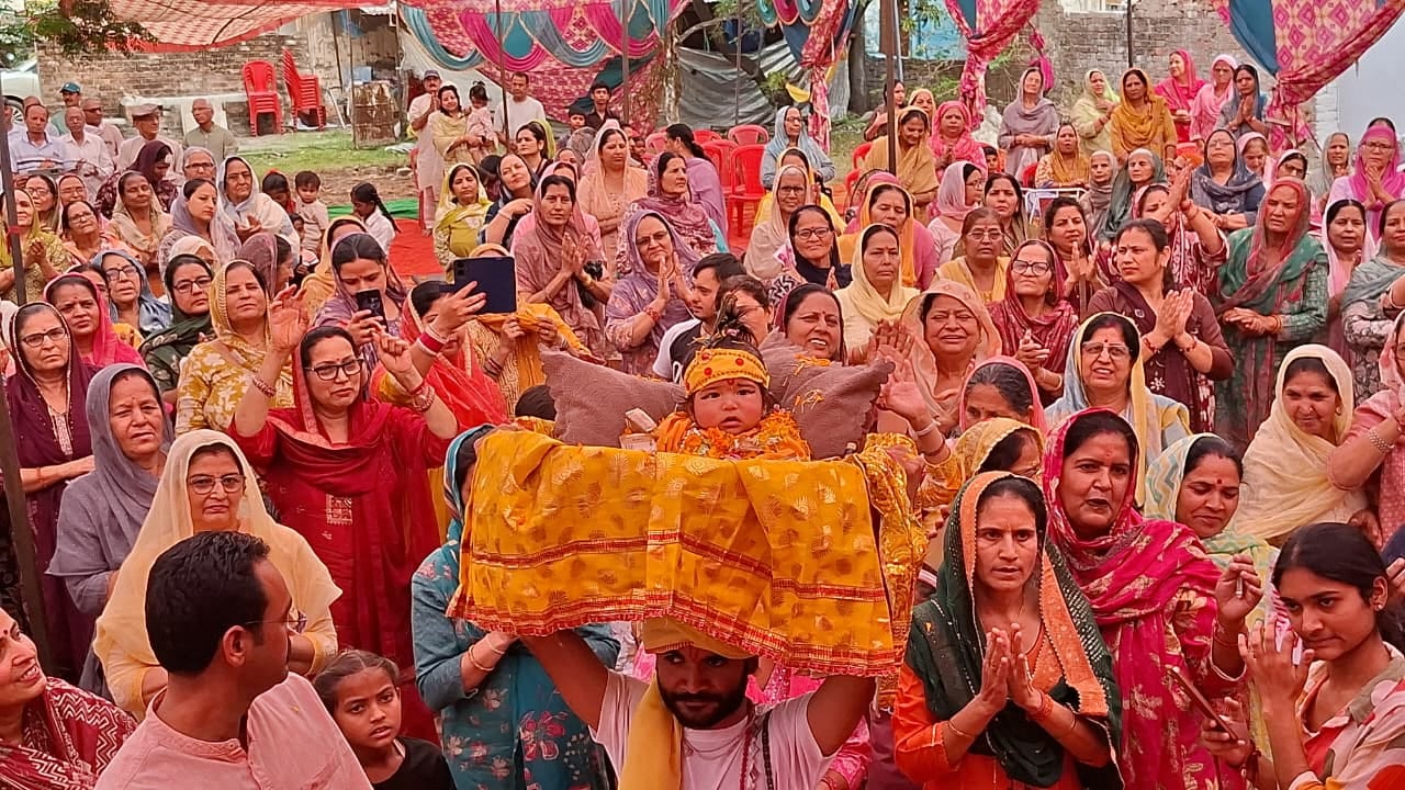 शहर के शिवानगर में श्रीमद् भागवत कथा के दौरान दिखाई गई श्री कृष्ण जन्म की झांकीसंवाद