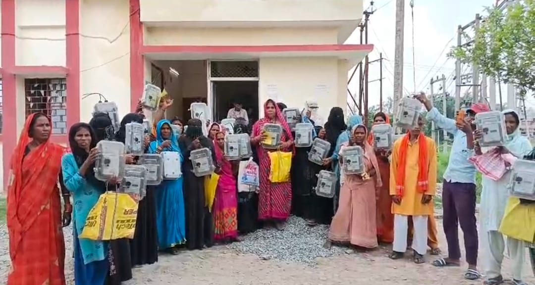 Residents were enraged by the high electricity bills, and their smart meters were uprooted and thrown into the substation.