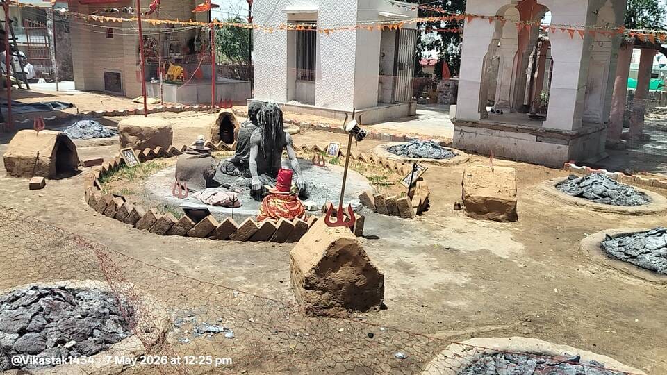 धधकती धूणियों के बीच तप करतीं रूसी योगिनी अन्नपूर्णा नाथ