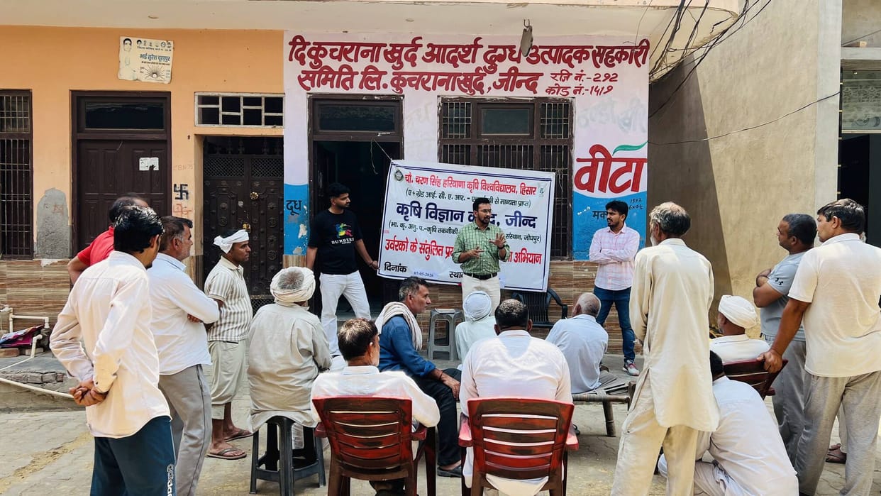 The farmers grasped the nuances of scientific farming and fertilizer management.