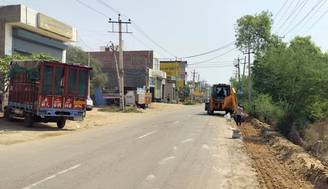 The Jind-Safidon highway widening project, pending for one and a half years, is again stuck.