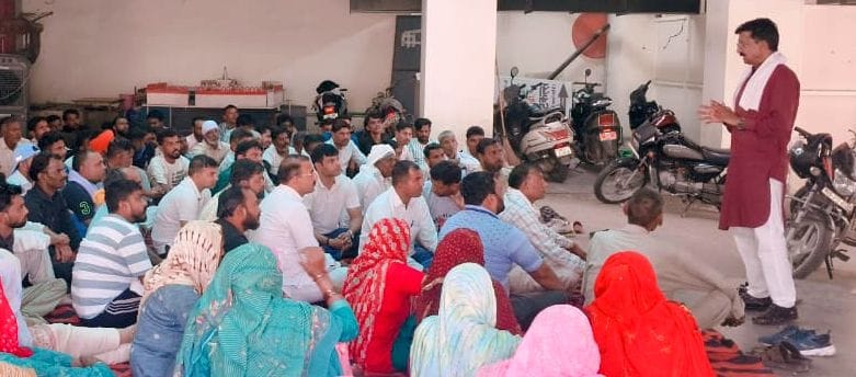 Sanitation workers went on strike to express their anger against the government.