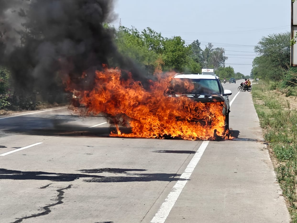 Car Catches Fire While Moving; Major Accident Averted