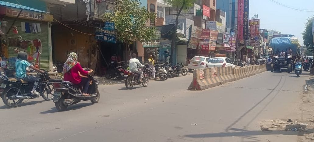 The dividers of Gohana station are causing accidents.