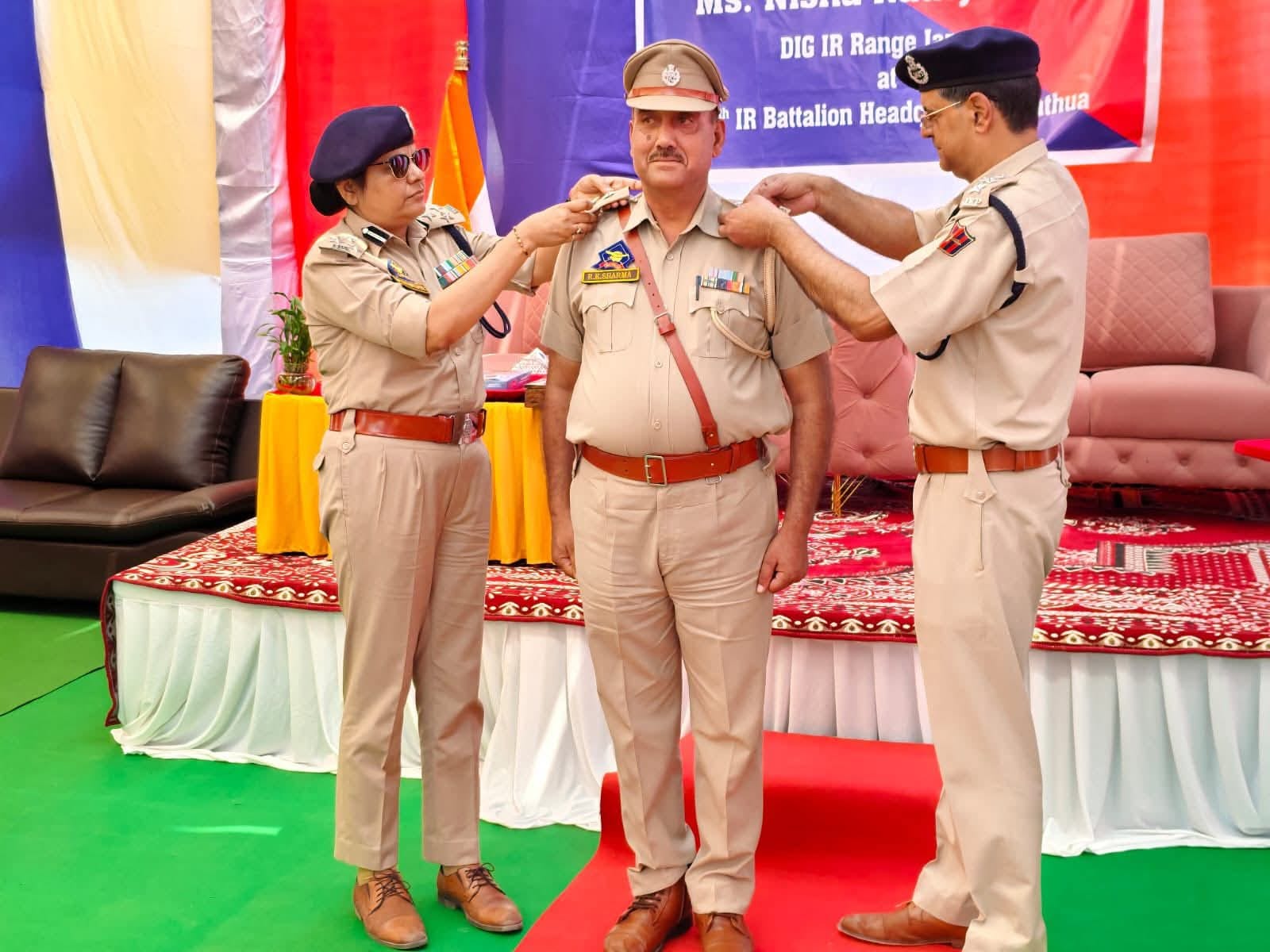 आईरपी मुख्यालय में पहुंचीं अधिकारी ने पदोन्नत अधिकरियों को किया अलंकृतसंवाद
