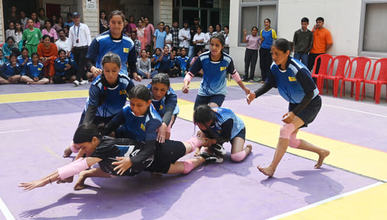 ITI Mandi won the overall trophy