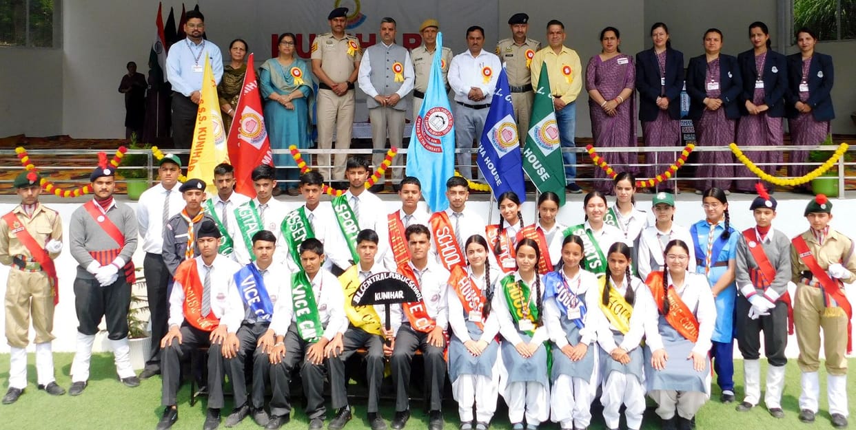 Students took the oath of leadership and discipline.