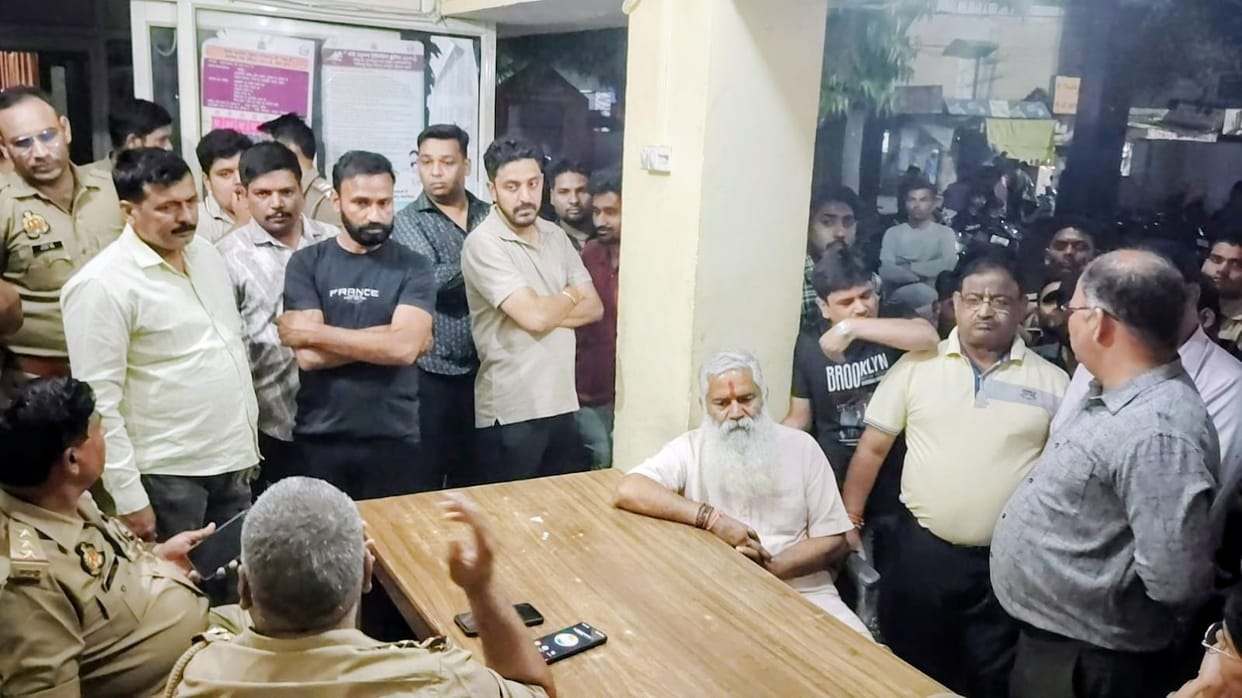 Sharp weapons were used during a compromise meeting at the residence of a BJP leader, leading to a stampede.