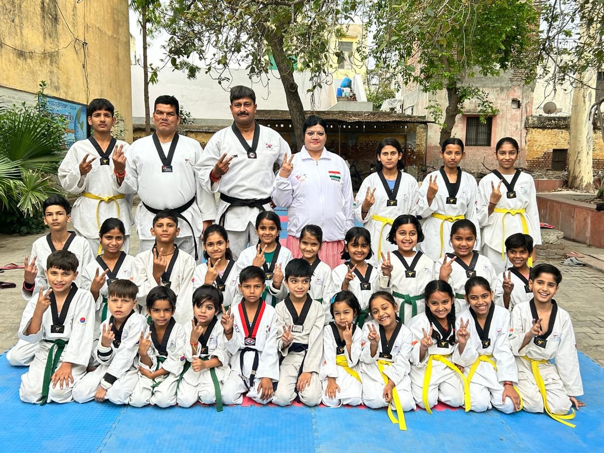 25 players passed the color belt examination, organized by the District Taekwondo Association.