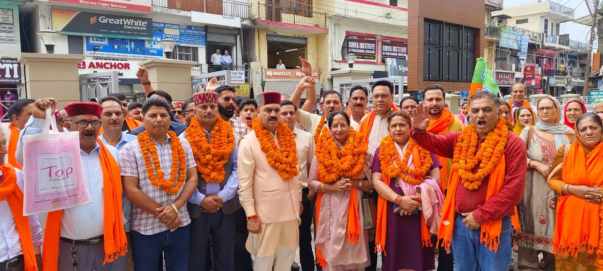 1572 people filed nomination papers on the first day of the Panchayat elections.