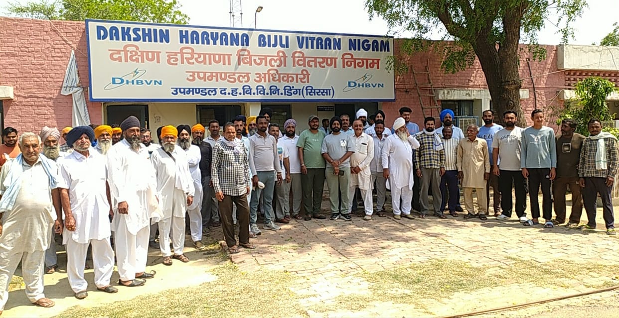 Farmers stopped the work of the new power line, villagers from three villages came out in protest