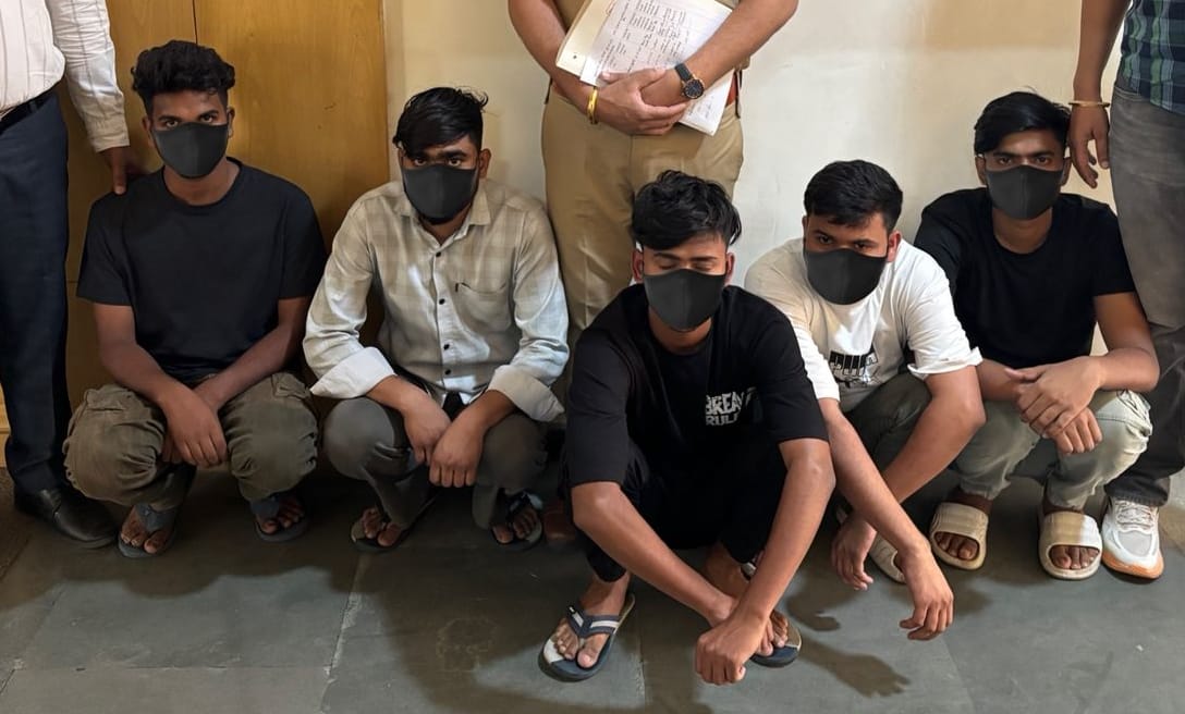 5 accused arrested for cheating by sending APK files