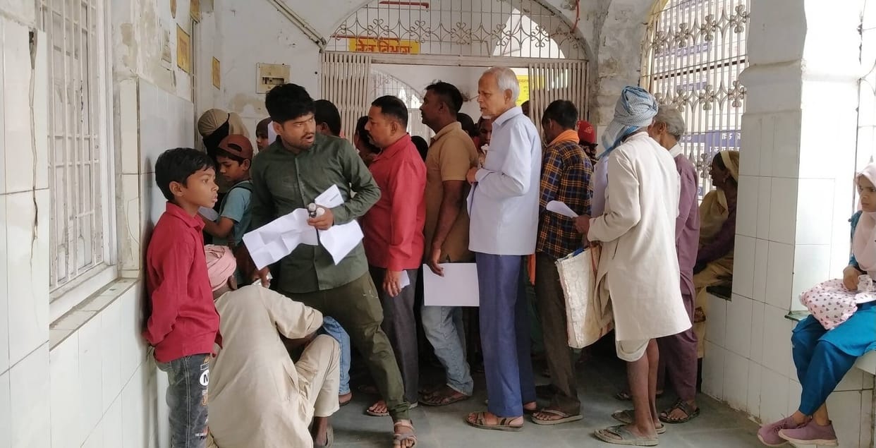 The mercury rose due to the scorching sun, increasing the number of patients in hospitals