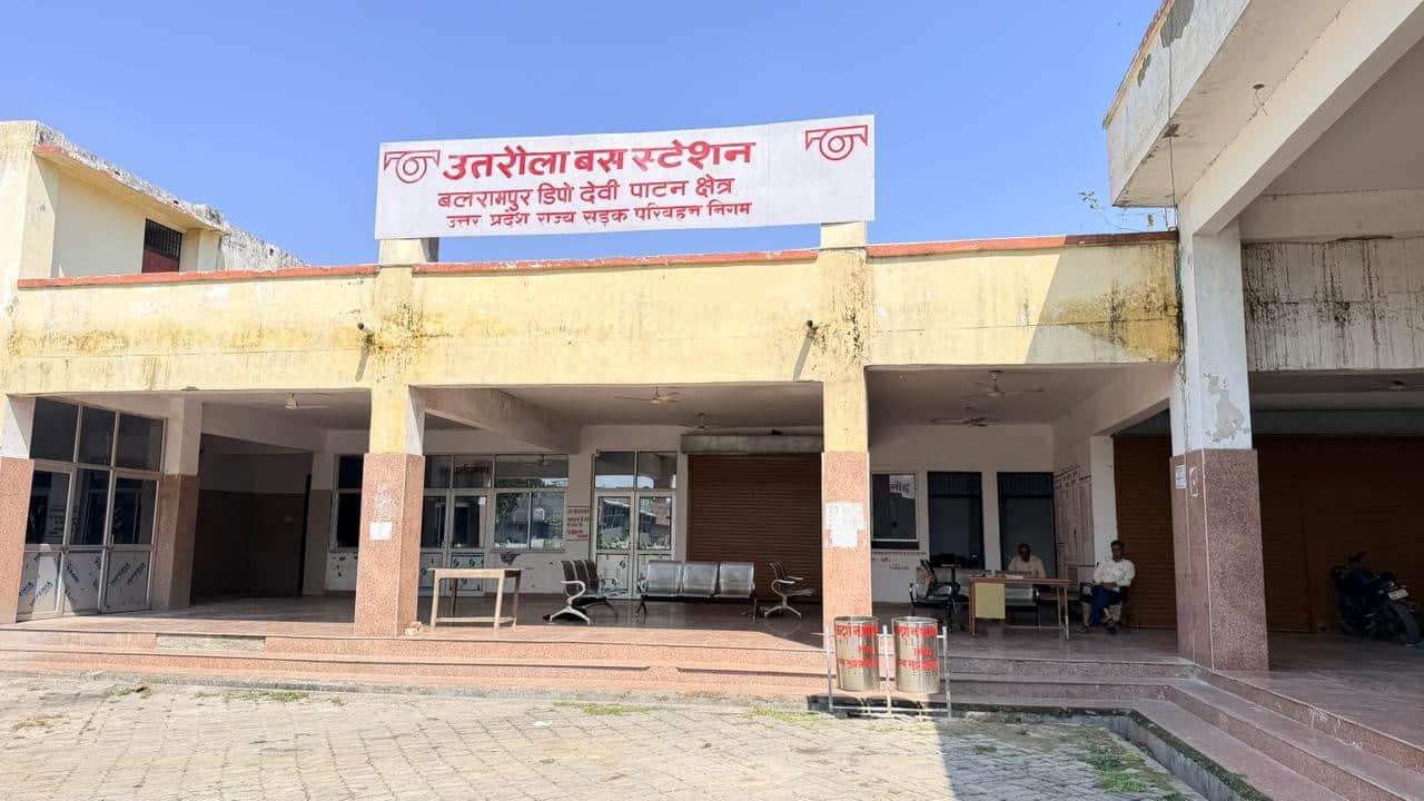 फोटो-27-बलरामपुर के उतरौला में स्थित रोडवेज बस स्टेशन।-संवाद