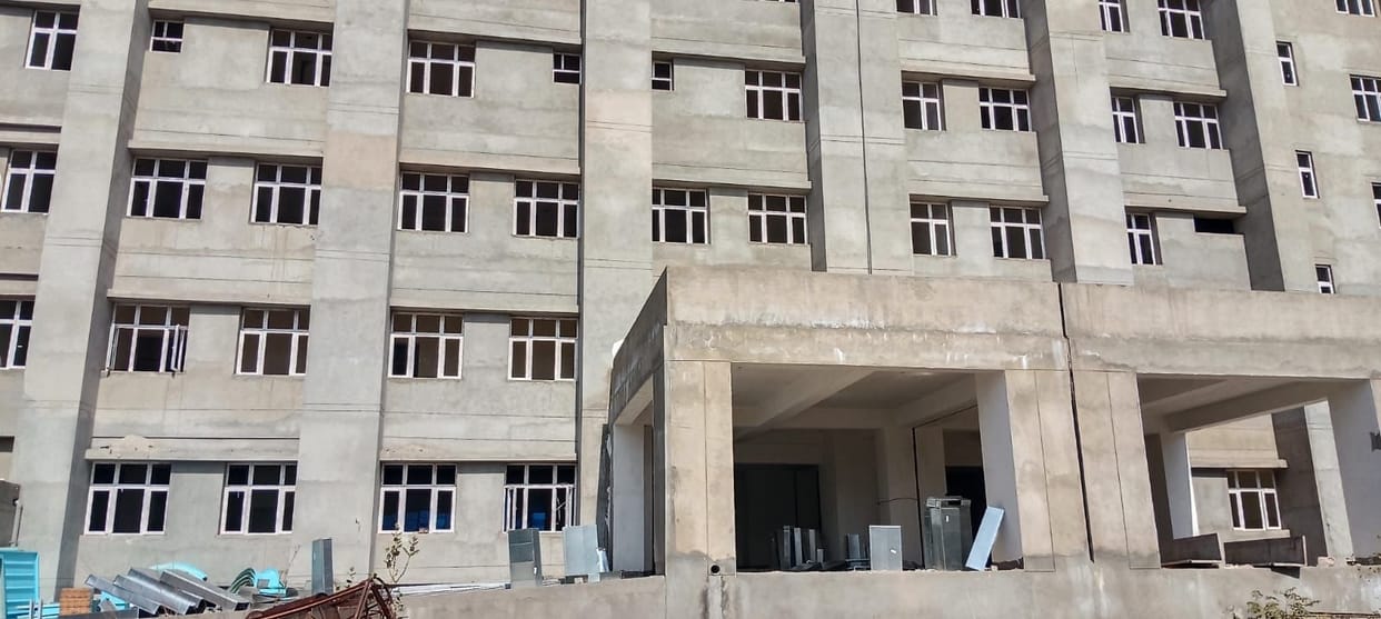Building Construction Turns into a 'Birbal's Khichdi'; Patients Distressed Due to Lack of Facilities