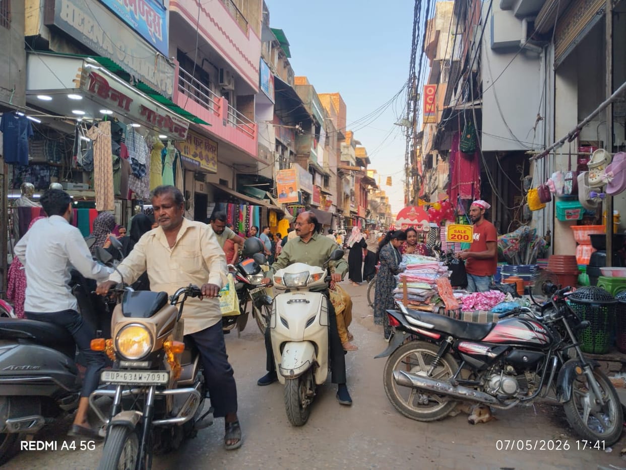 Temperature Rises by Three Degrees; Clouds Bring Relief from the Heat; Markets Remain Bustling