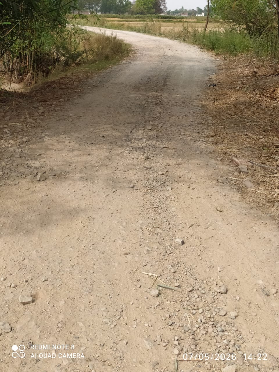 Connecting roads are in bad condition, making it difficult for pedestrians to travel.