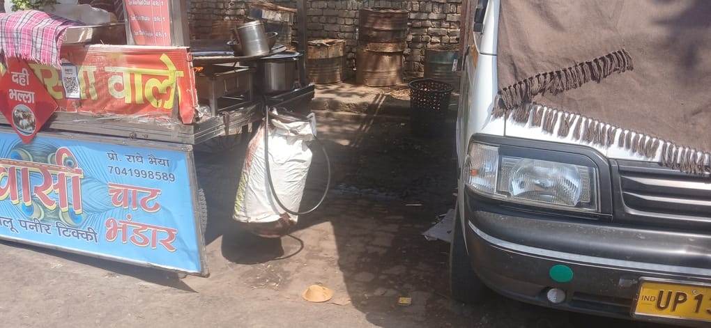Consumers in line, household cylinder in shop