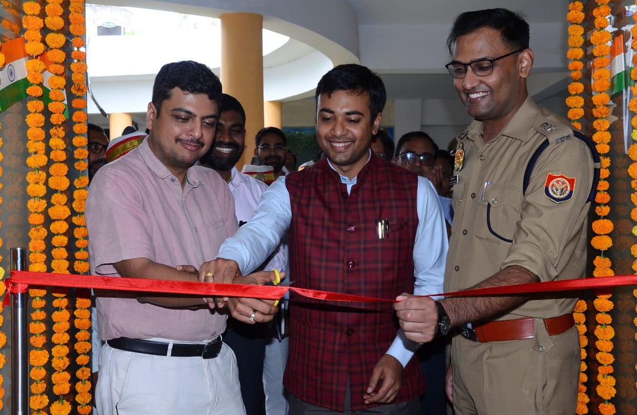 Public representatives and officials started self-enumeration