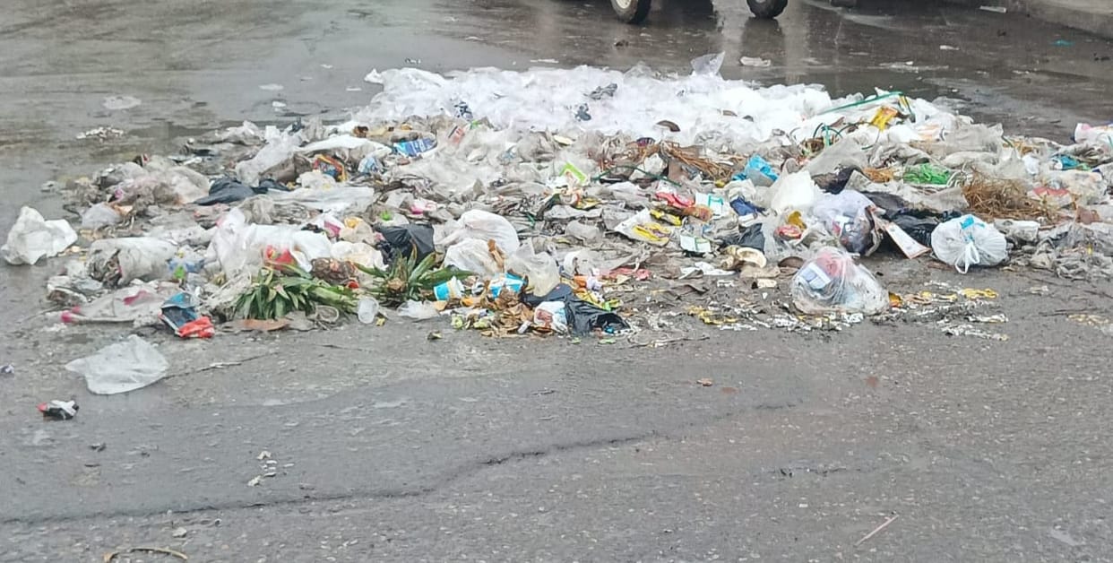 250 tons of garbage on the streets due to sanitation workers' strike