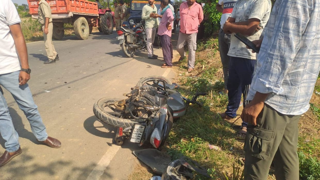Two laborers riding a motorcycle killed after being hit by a trailer