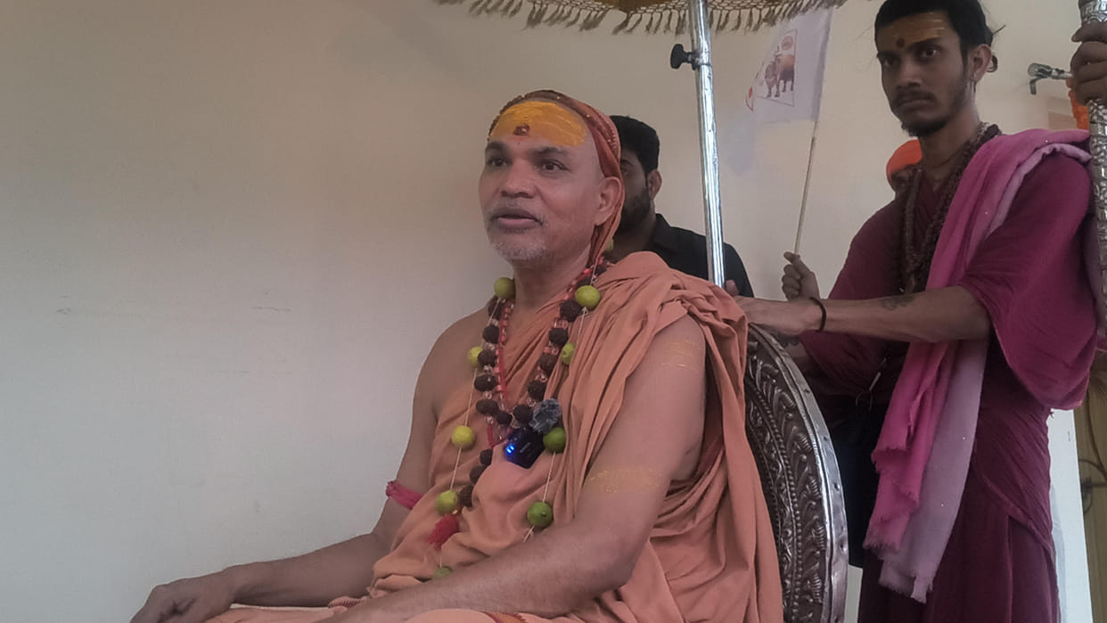 Avimukteshwaranand takes jibe government over rupee says Declare cow National Mother Yatra not stop
