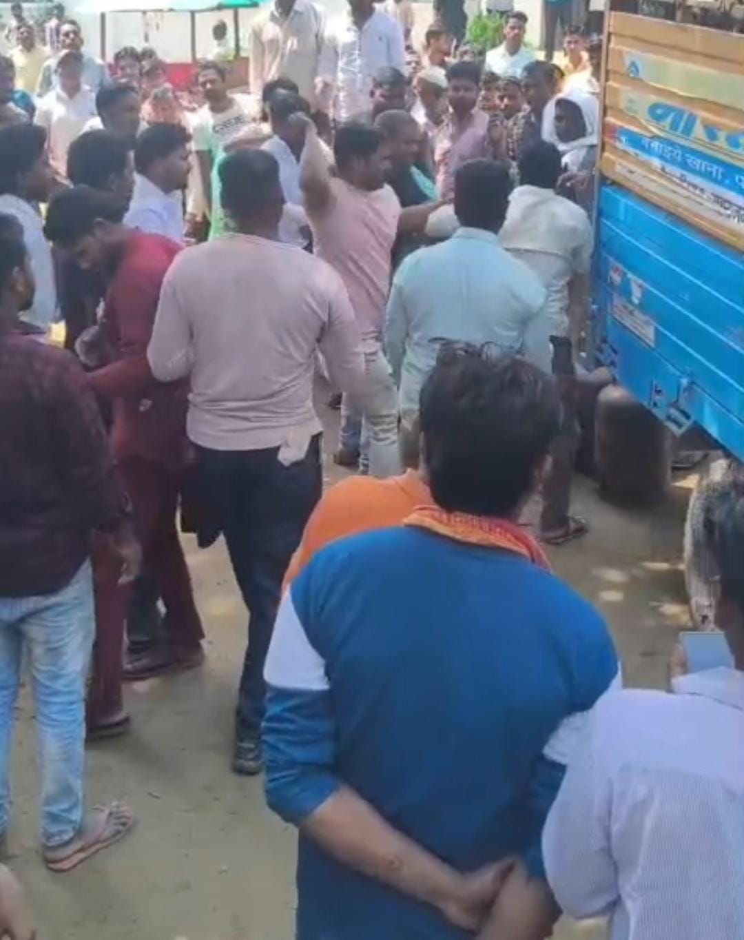 Cylinder distribution dispute: Agency workers and consumers clash