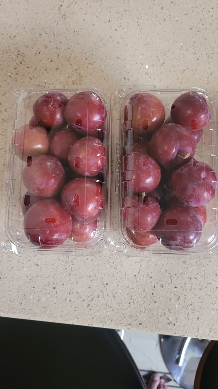 Balh-Sundernagar plums sold at Rs 200 per kg in Bhuntar Mandi