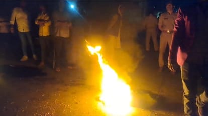 protest by blocking road after death of youth in road accident today rohtas bihar news