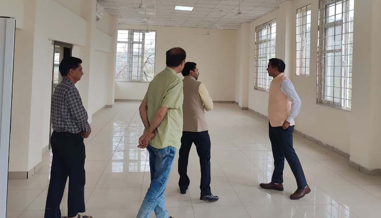 Deputy Commissioner inspected various strong rooms in Swarghat.