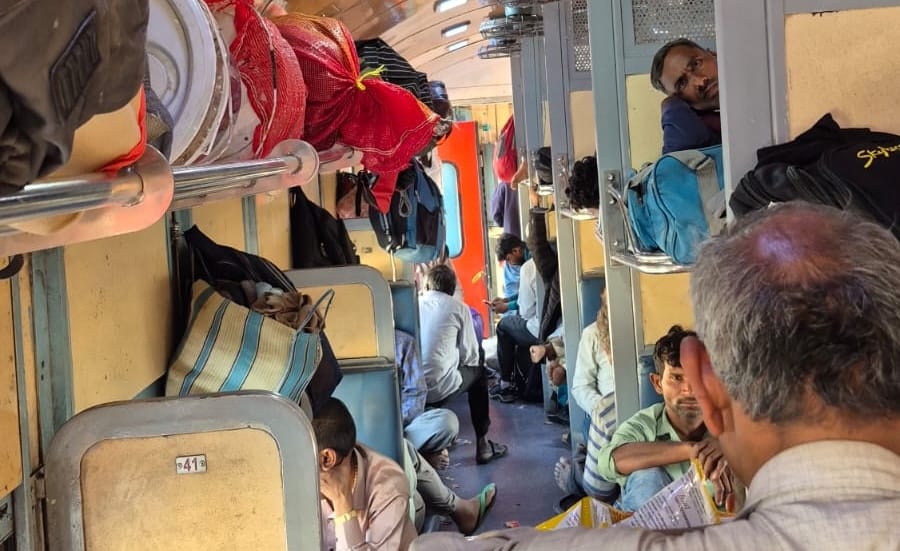 Waiting list crosses 150 in Mau-Shahganj railway section trains