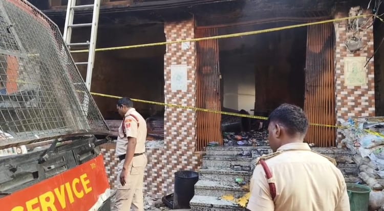Bihar News: दो बच्चों समेत तीन जिंदा जले; किराना दुकान में आग, पूर्वी चंपारण के गांव में मातम