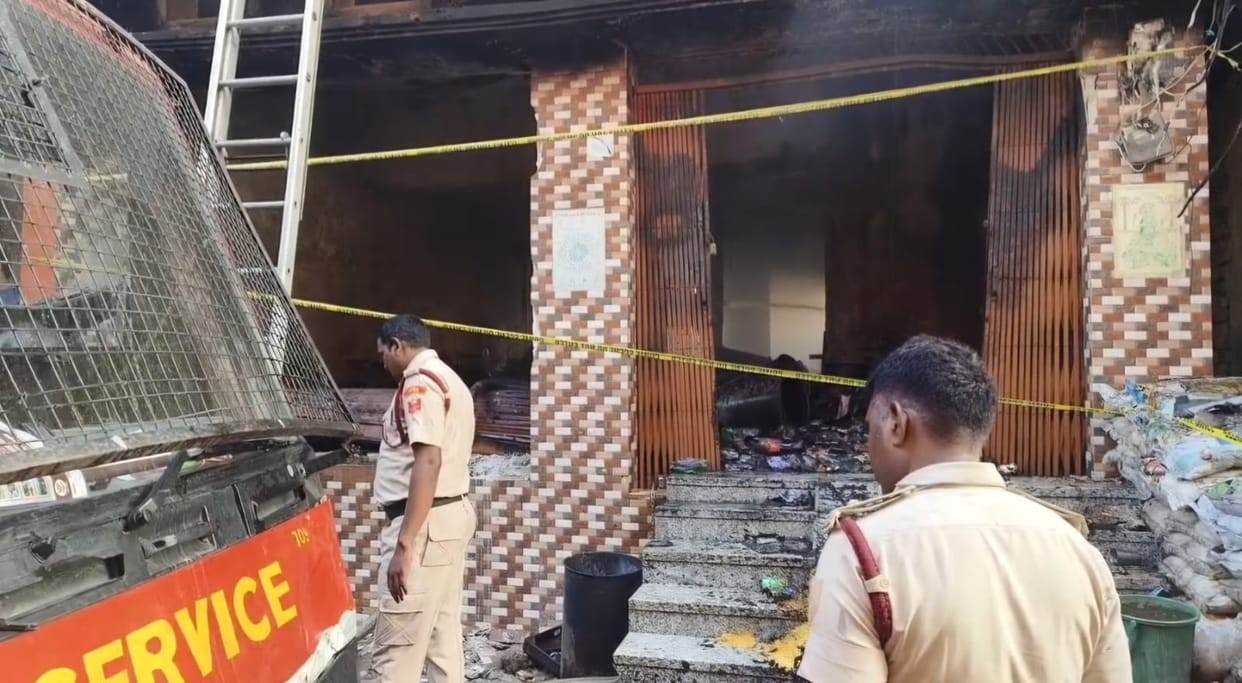 Massive fire in Motihari three people including two innocent children burnt alive Bihar News