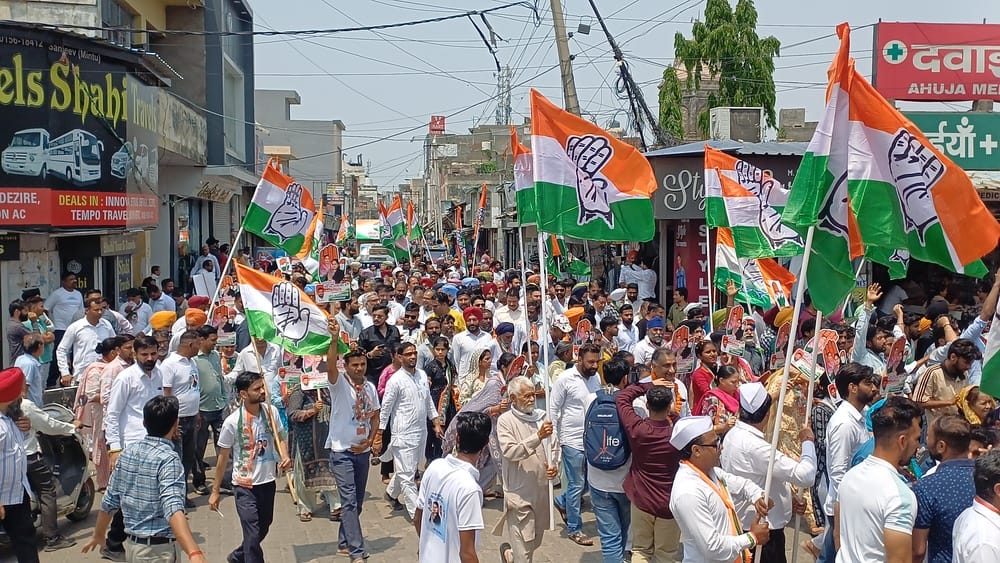 On the last day, the candidates displayed their strength in the road show.