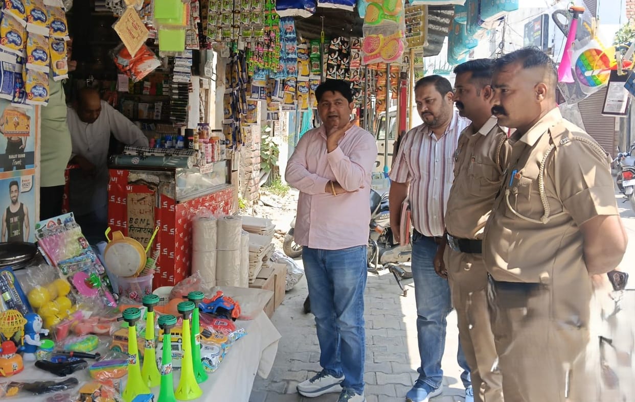 Municipal team issues fines to eight shopkeepers