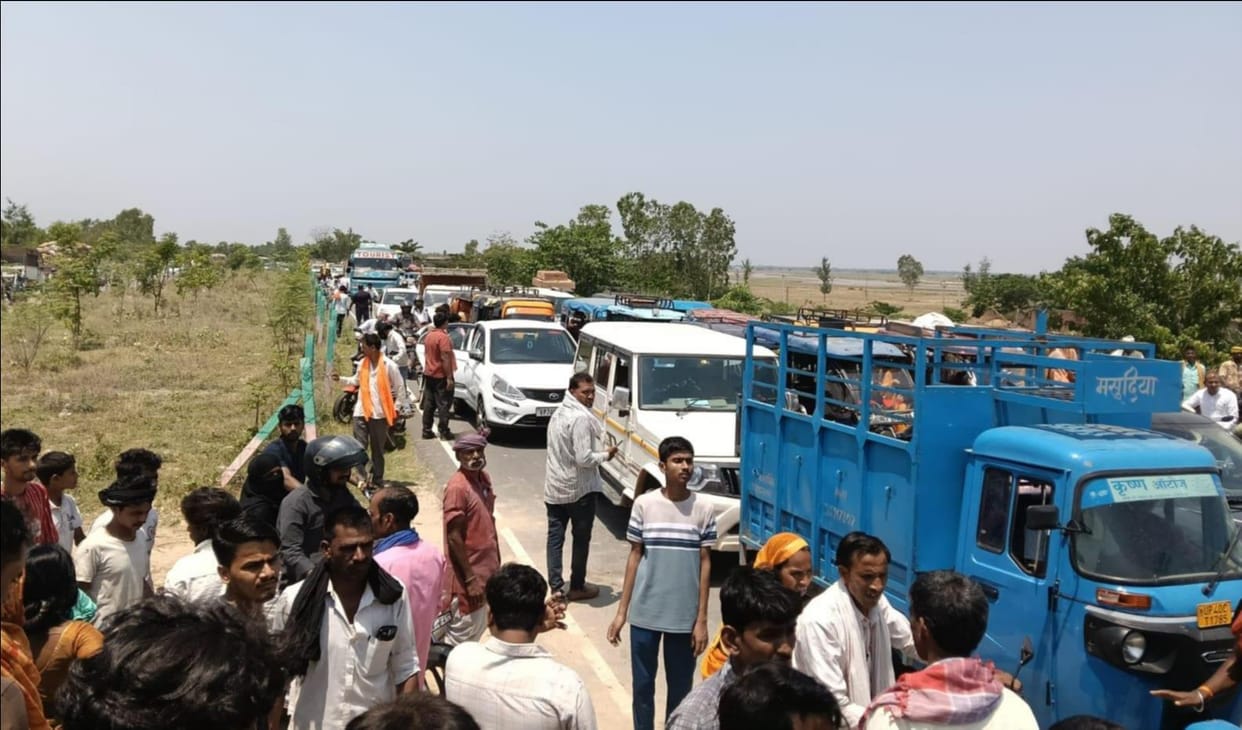 No trace of the teenagers who drowned in Rapti, road blocked