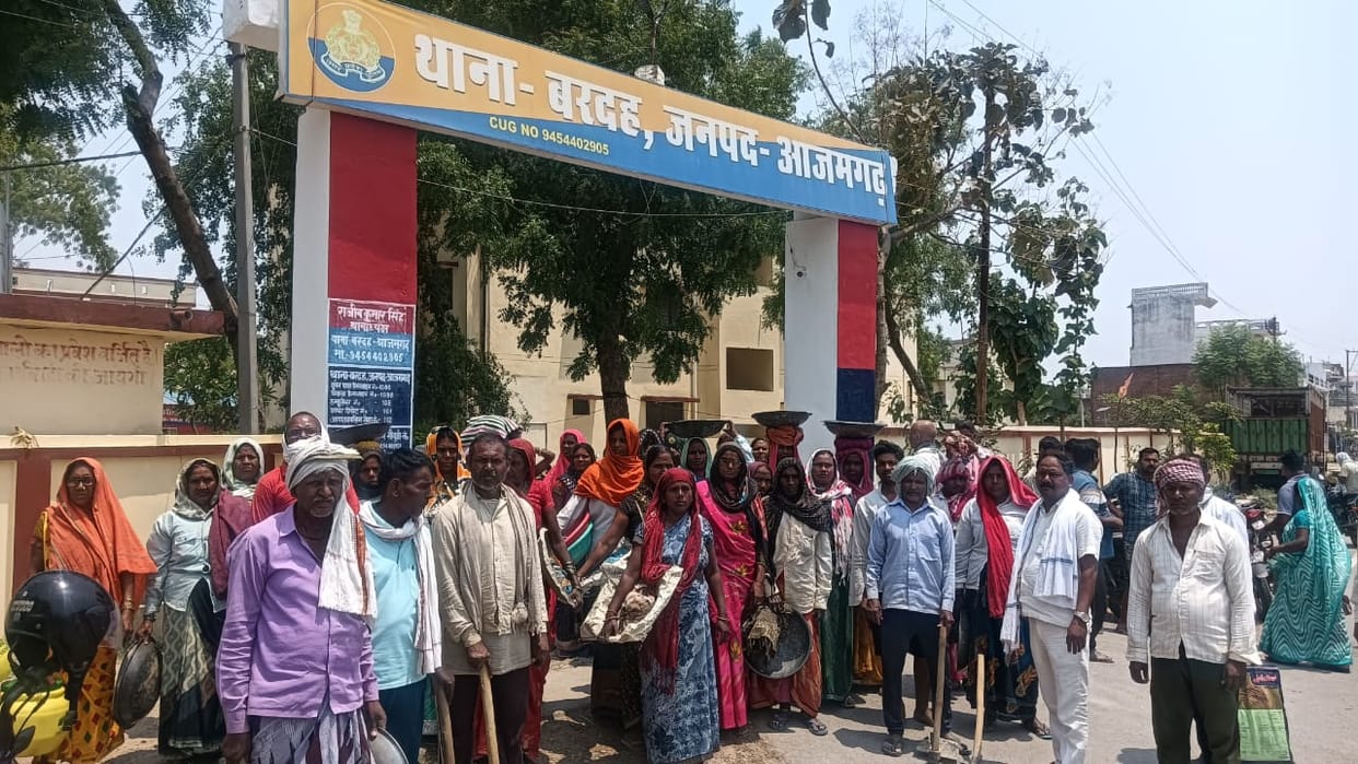 Accused of obstructing MNREGA work, laborers reached the police station