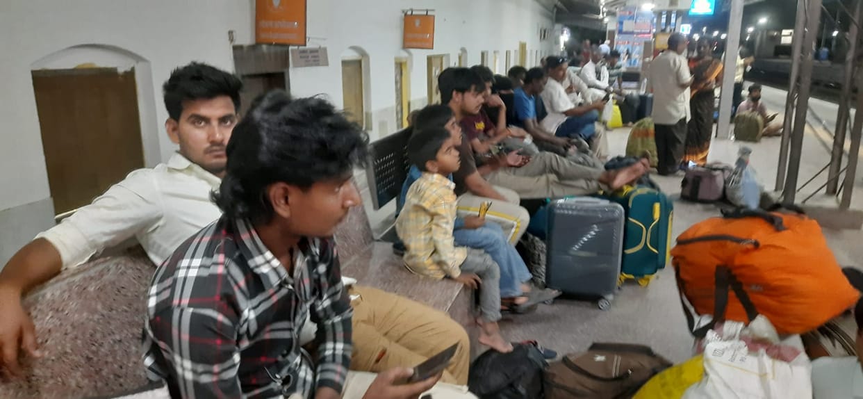 Katihar special train arrived 11:30 hours late