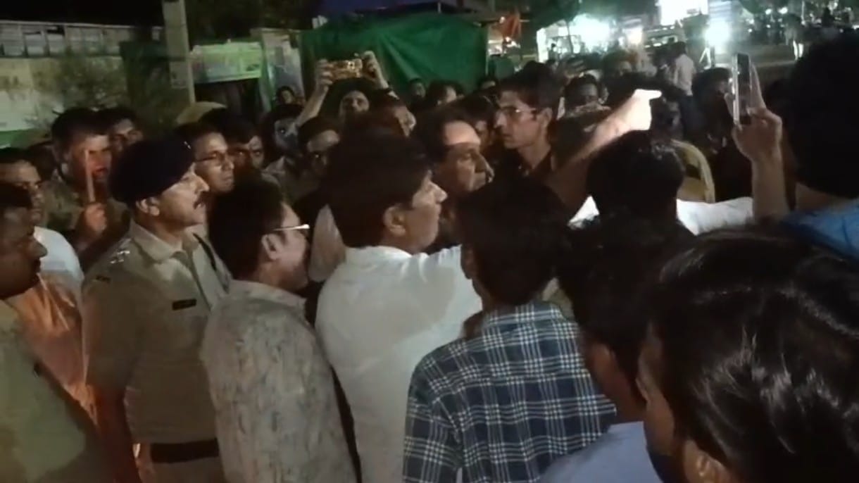 Jhalawar News: Youth Dies During ANTF Raid, Angry Family Protests Outside Dag Police Station