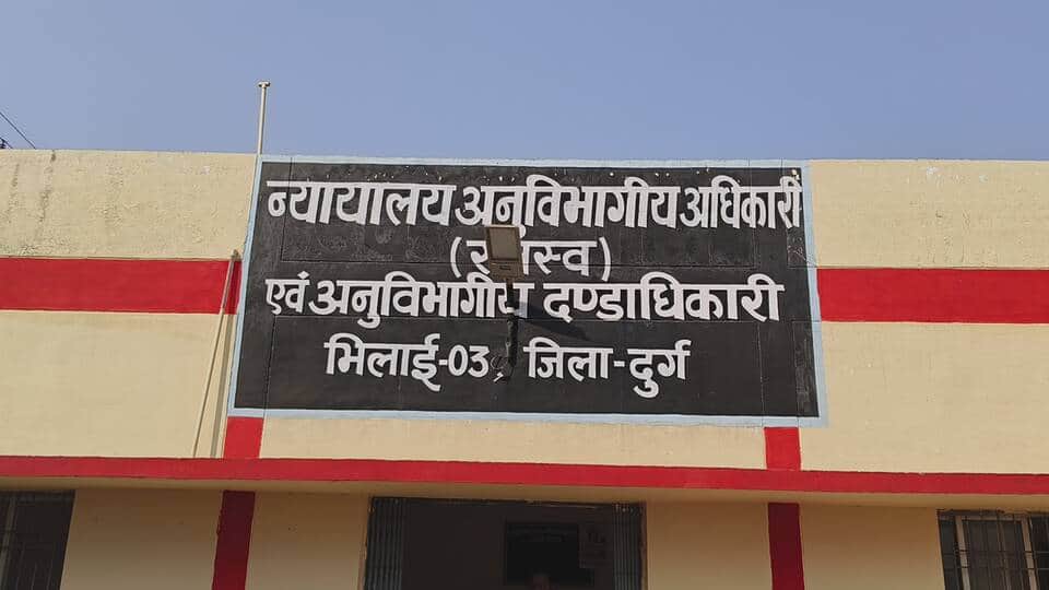 एसडीएम ने पटवारी को किया निलंबित