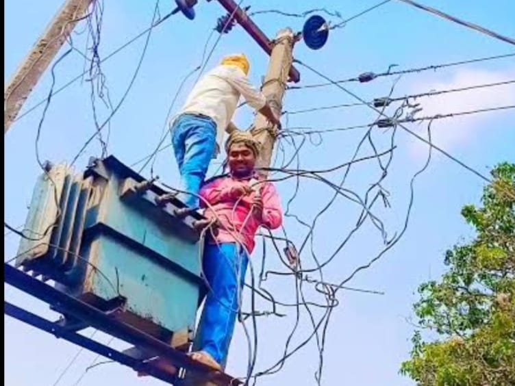 Even on the fourth day, electricity supply to more than 20 villages could not be restored.