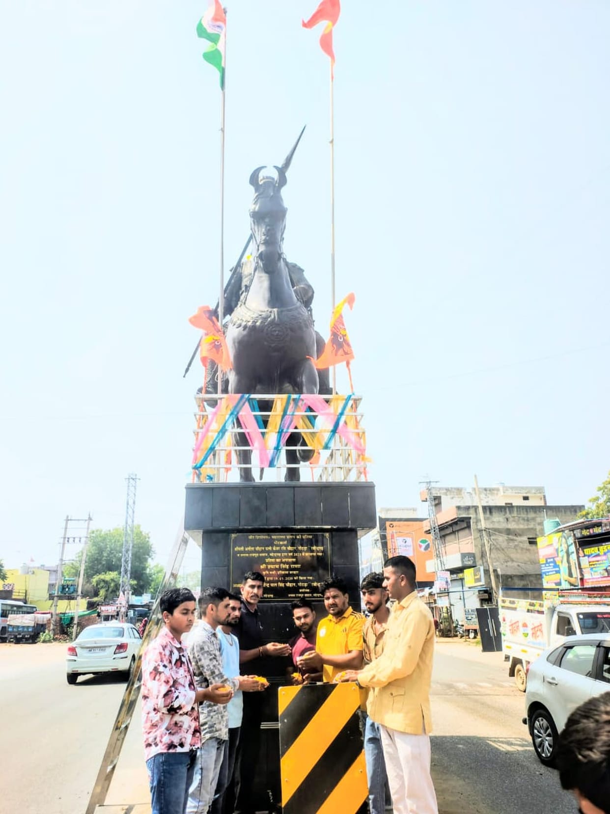 Paid homage to Maharana Pratap by offering flowers at his statue.