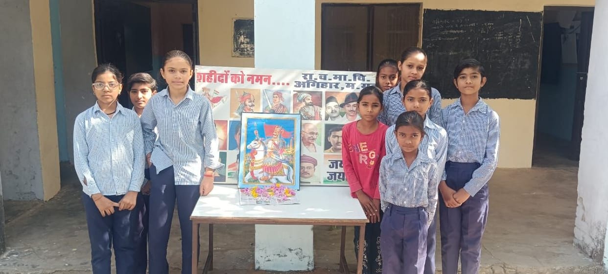 Students paid homage to the supreme hero.