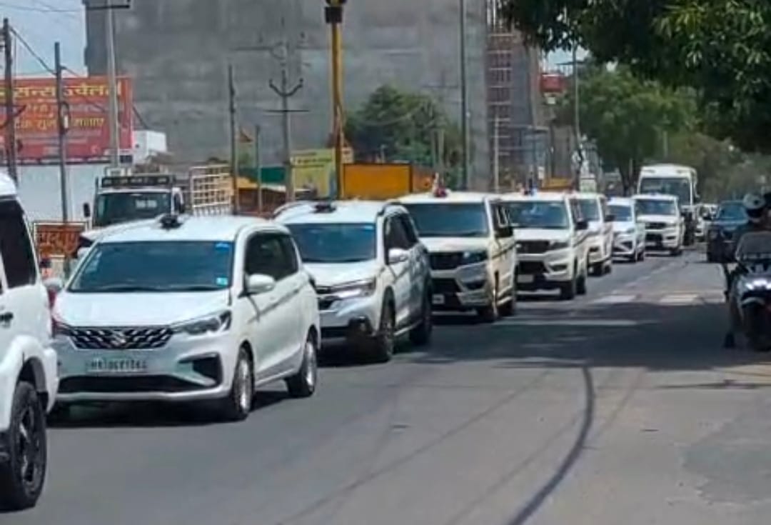 Police force took out flag march in view of elections