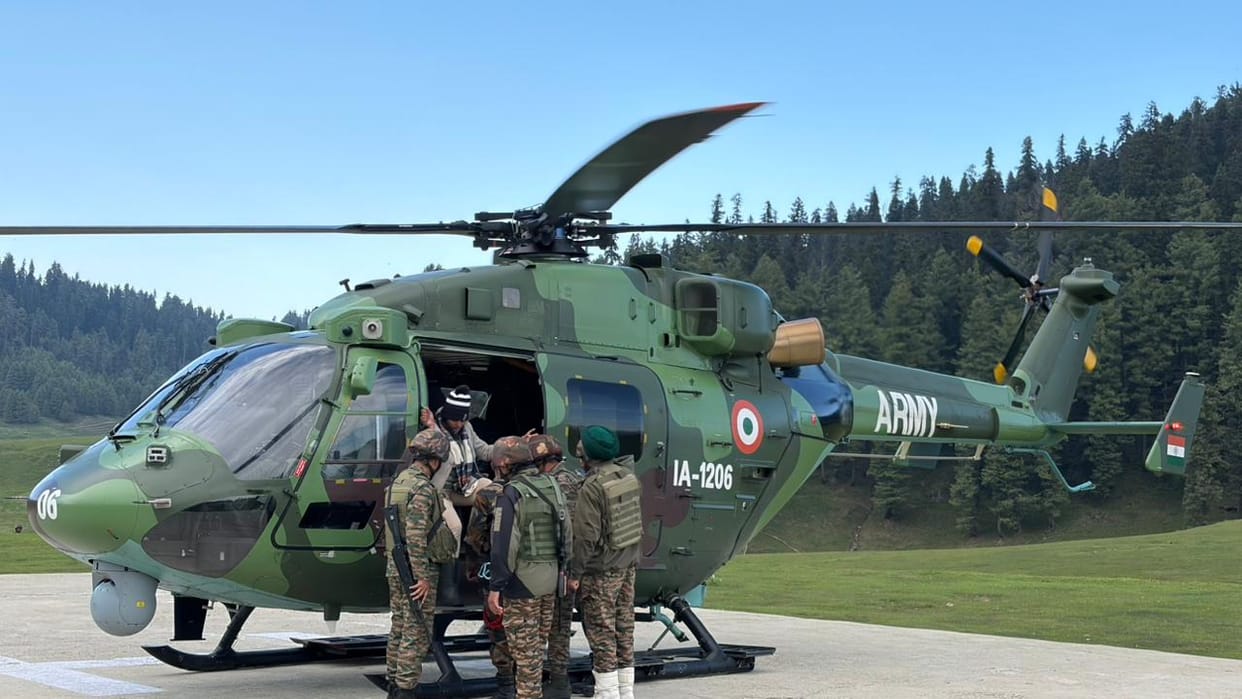 Srinagar, Gulmarg, Rescue 25 Tourists, Tehnical Fault Helicopter, Army Came
